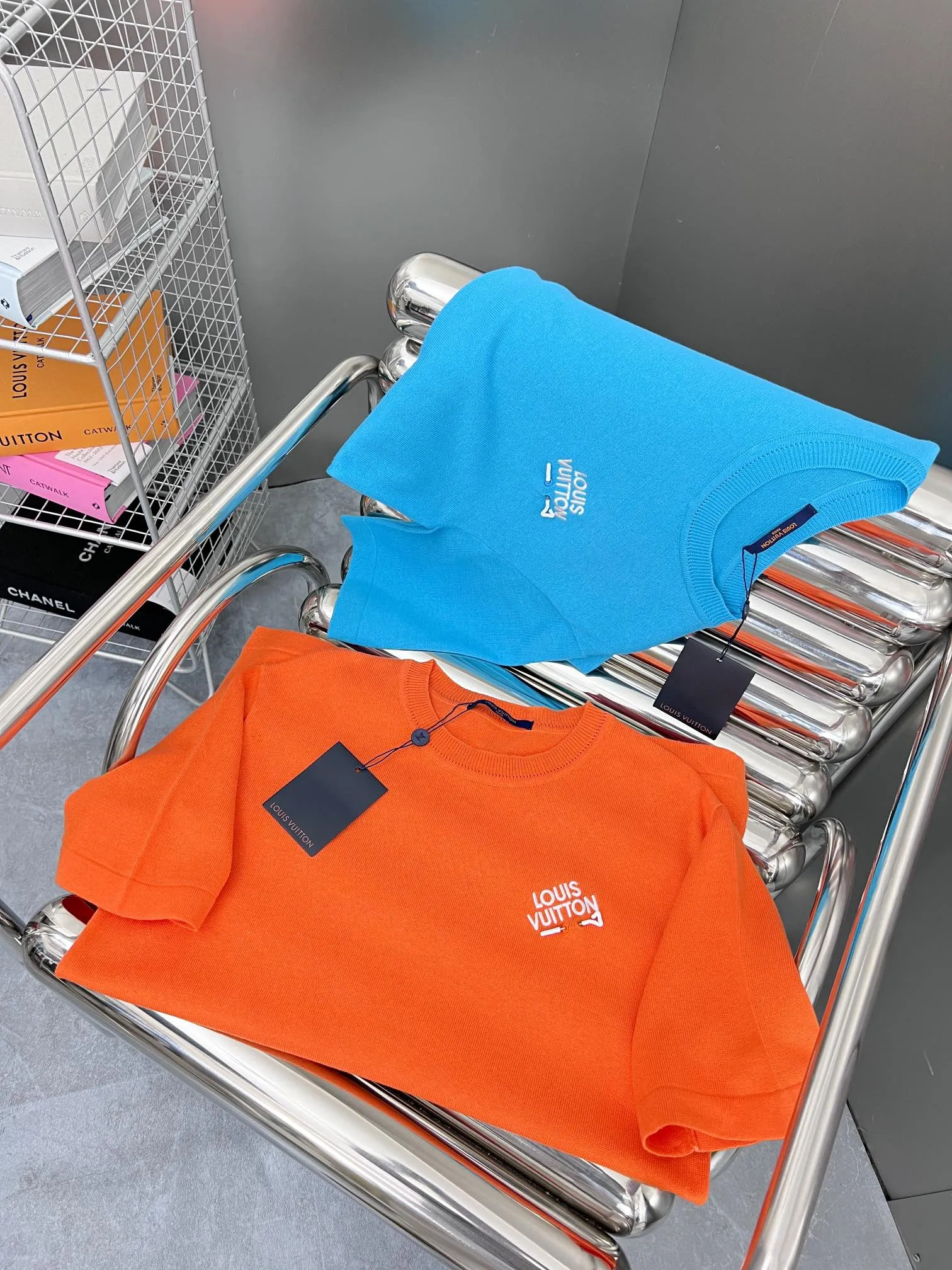 🅿️200 High Quality Lv 2025 Spring and Summer Pin🧷Short Sleeve Knitted Same as Official Website Customized Sweater Neck➕Front Chest Pin🧷Design High Density Imported Embroidery Custom Dyed Wool Yarn S M L XL